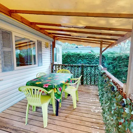 Casa de Férias Le Bois Perdu Avec Piscines