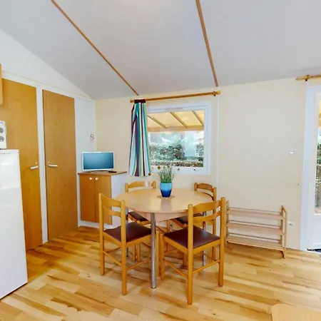 Casa de Férias Le Bois Perdu Avec Piscines