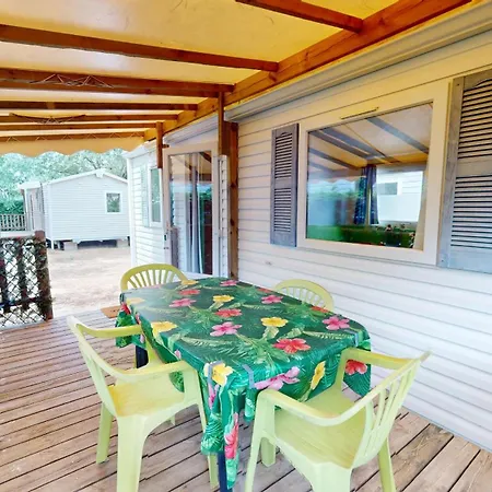 Casa de Férias Le Bois Perdu Avec Piscines